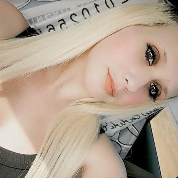 Meet your Posher, Jade - Picture 1 of 1